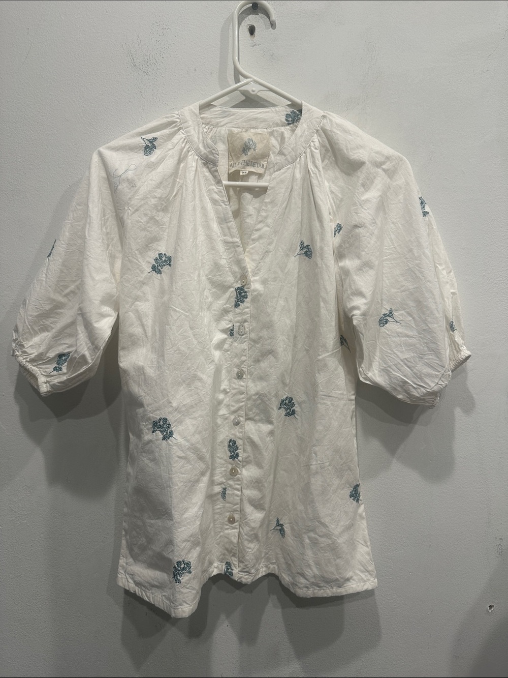 ALL IN THE DETAIL button down white embroidered puff sleeve XS cottage core